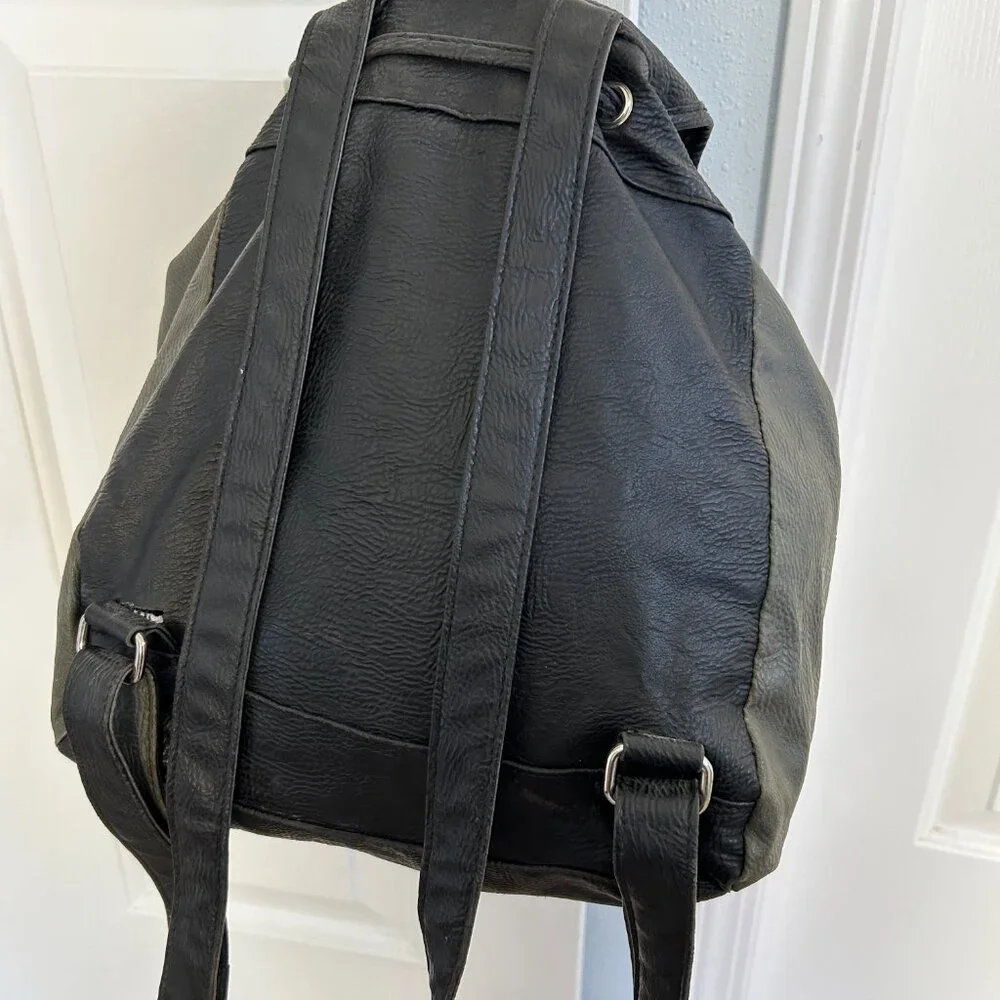 Backpack - Picture 5 of 6